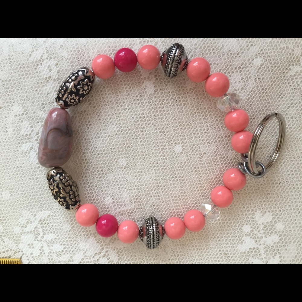 Beaded keyring holder bracelet